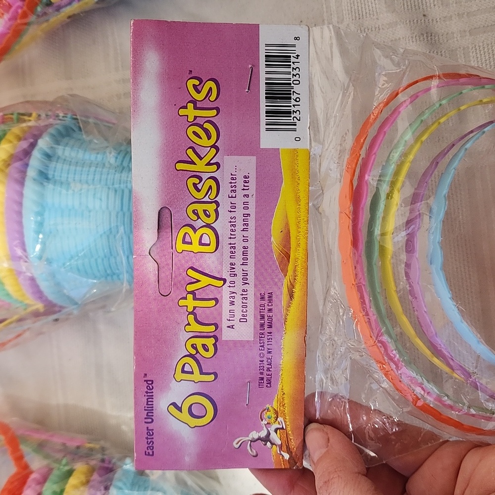 Six - Pack of 6 Easter Party Baskets - Picture 4 of 7
